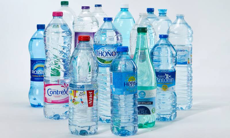 Eaux en bouteille On y trouve aussi des polluants éternels !