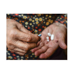 Médicaments Halte à l’overdose pour les personnes âgées !