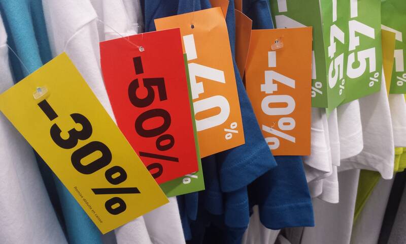 Prix barrés sur les sites d’e-commerce Près de 9 sur 10 sont des fausses promotions Prix barrés sur les sites d’e-commerce Près de 9 sur 10 sont des fausses promotions