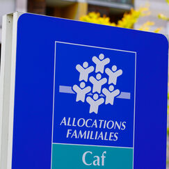 Aides de la Caf Revalorisation a minima sur les comptes des allocataires début mai