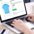 Arnaque en ligne •
Le vol de formulaire agit en secret