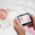 Babyphones •
Évitez les modèles contrôlés sur une webcam