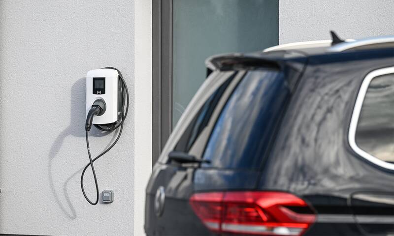 Borne de recharge des voitures électriques Bientôt la fin du bonus fiscal Borne de recharge des voitures électriques Bientôt la fin du bonus fiscal