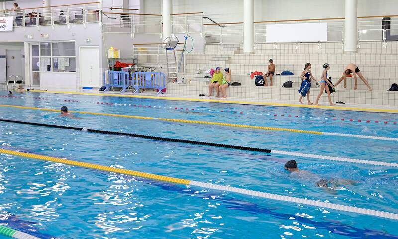 Chloramines Quels risques à nager régulièrement en piscine ?