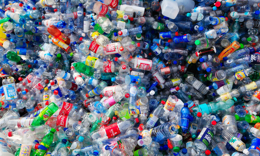 Consigne des bouteilles en plastique - Les collectivités locales vent  debout contre cette absurdité - Actualité - UFC-Que Choisir