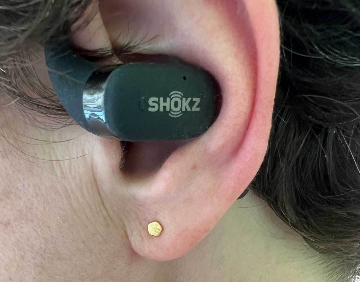 Les écouteurs à oreilles libres Shokz OpenFit sont disponibles en