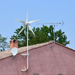 Installer une éolienne domestique dans mon jardin : quels sont mes droits  et obligations ? - M6