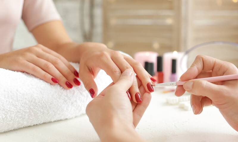 Faux ongles et vernis semi-permanents Une ribambelle d’effets sur la santé