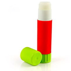 Fournitures scolaires Des bâtons (de colle) dans les roues