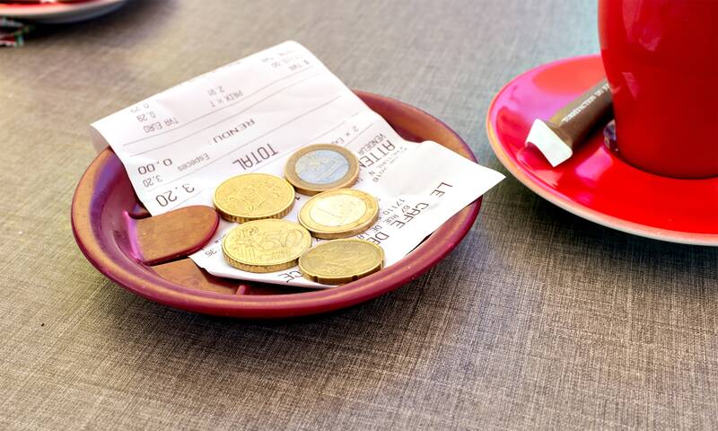 Impôt Les pourboires sont dispensés de prélèvement à la source