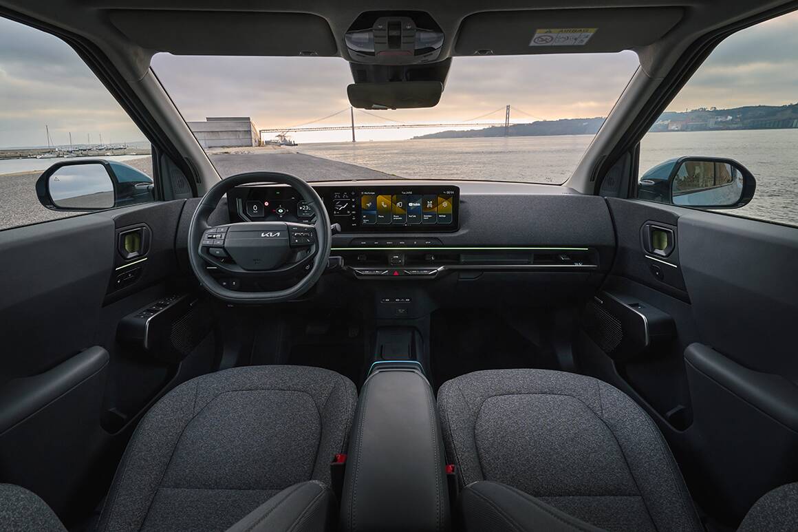 L'habitacle est bien fini mais un peu terne.