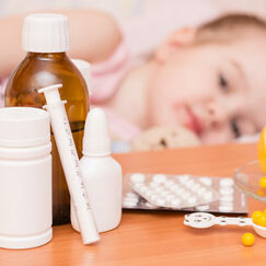 Médicaments pour enfants Trop sont inutiles ou dangereux