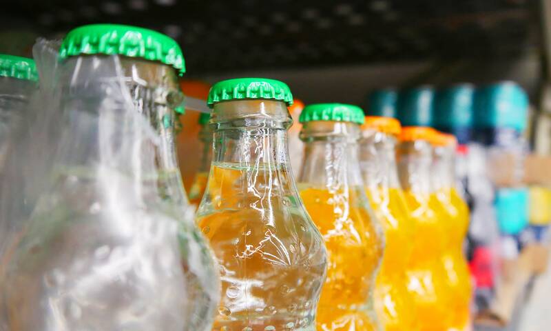 Microplastiques dans les boissons Les bouteilles en verre plus contaminées que les autres contenants Microplastiques dans les boissons Les bouteilles en verre plus contaminées que les autres contenants