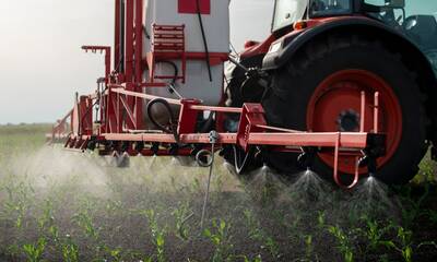 Pesticides La Commission européenne propose de supprimer leur réévaluation