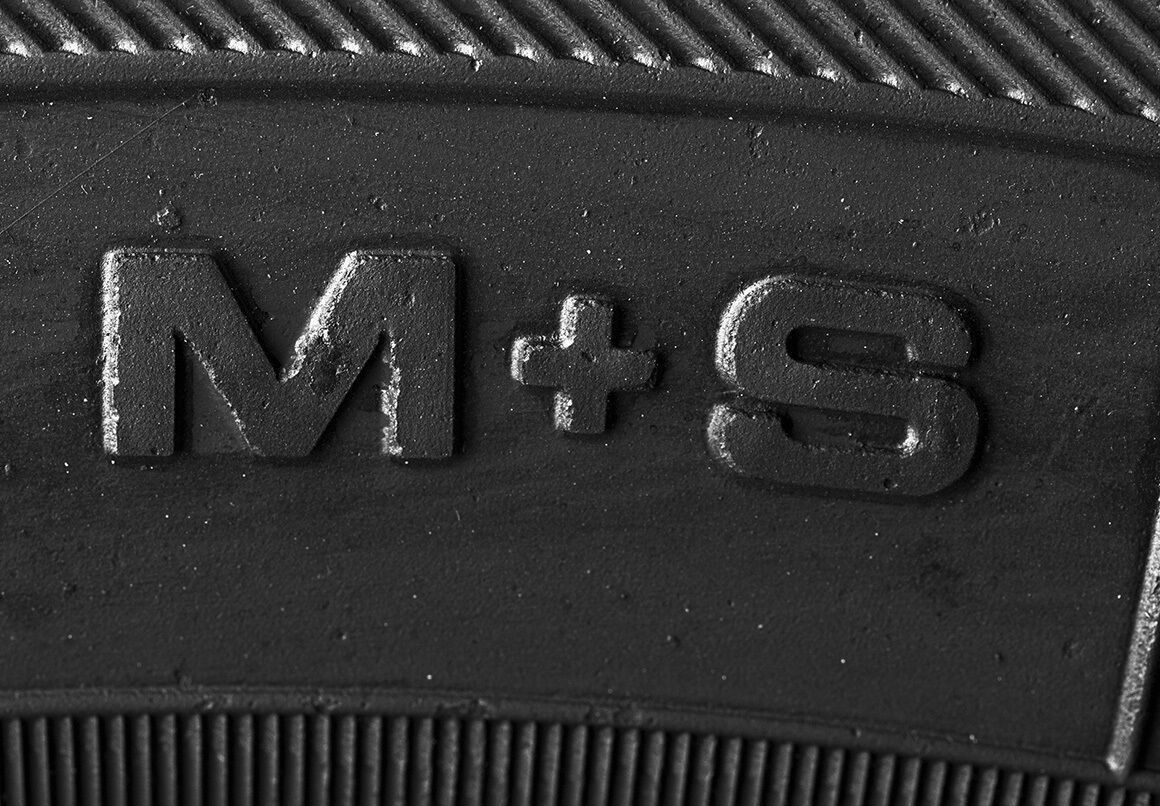 Обозначение m s на шинах. M+S шины Mud and Snow. Маркировка шин всесезонка. Значок всесезонная резина. Значки на шинах всесезонка.