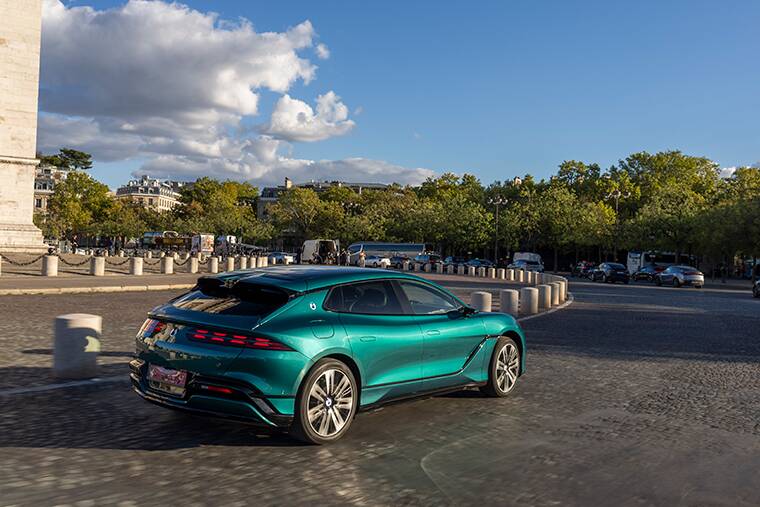 Sur le rond-point des Champs-Élysées. Image