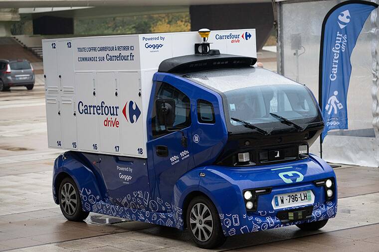 Camion autonome de livraison développé pour Carrefour lors de son expérimentation. Camion autonome de livraison développé pour Carrefour lors de son expérimentation.