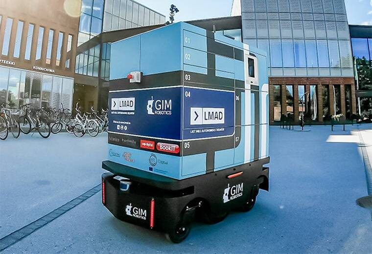 Un petit robot de livraison mis au point par la société LMAD. Un petit robot de livraison mis au point par la société LMAD.