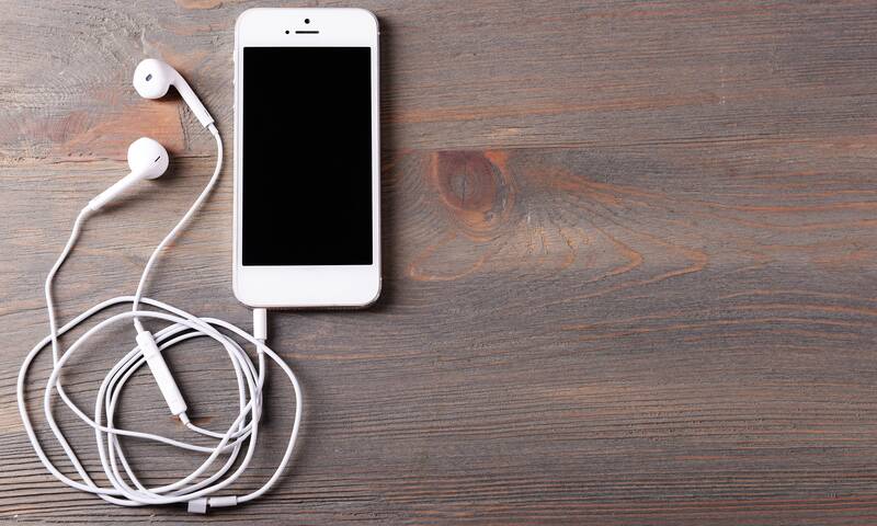 Smartphones Les écouteurs dans la boîte, c’est fini