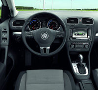 Volkswagen Golf blue e-motion intérieur