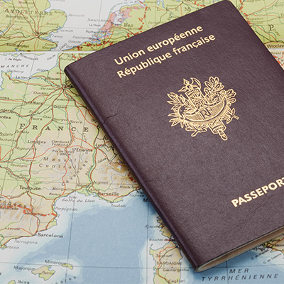 Peut on voyager avec un passeport périmé en france
