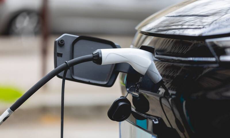 Bornes de recharge Le gouvernement laisse les usagers en rade !