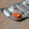 Stocks de médicaments •
Un timide mais salutaire premier pas