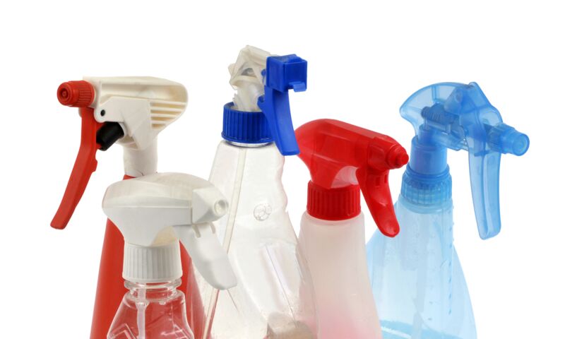 Nettoyants ménagers en spray Le protocole