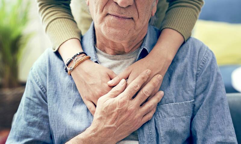 Comment aider un proche qui perd la tête