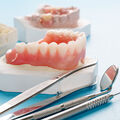 Couronne, bridge, implant •
Trouver bonne prothèse à sa dent