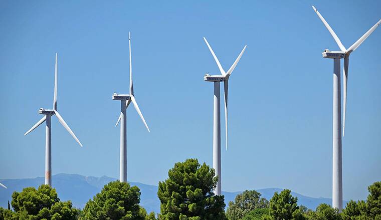Vous pouvez souscrire une offre d'électricité verte, produite à partir d'énergies renouvelables comme l’éolien. Vous pouvez souscrire une offre d'électricité verte, produite à partir d'énergies renouvelables comme l’éolien.