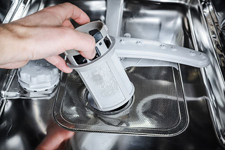 Comment remplacer le liquide de rinçage pour le lave-vaisselle ?