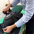 Comment repasser un pantalon à plis