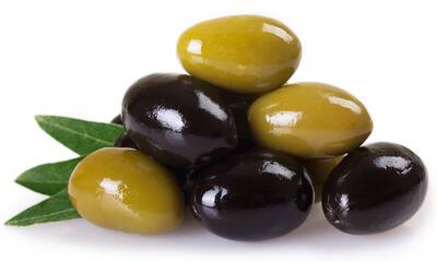 Olives de table - Des olives vertes teintes en noir