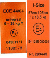 Exemples de marquages d’homologation : R44 à gauche, R129 à droite (document Dorel). Image