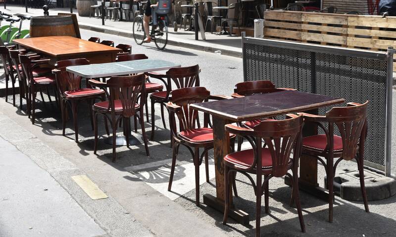Terrasses éphémères - Pendant que certains s’amusent…