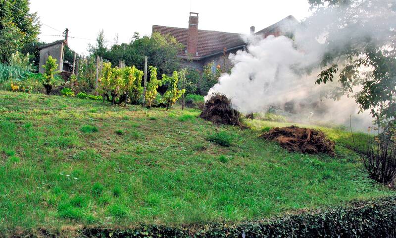 Voisinage Faire des feux dans son jardin, c’est proscrit