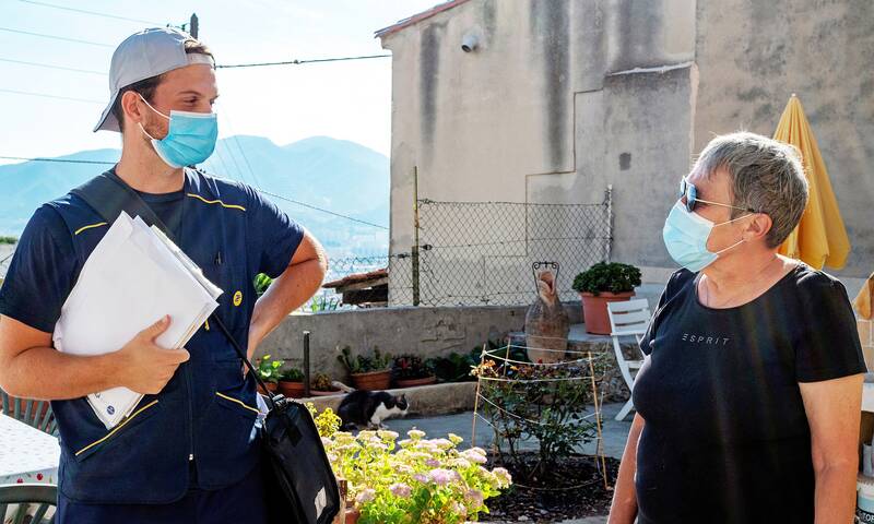 Dépendance Que penser du service « Veiller sur mes parents » de La Poste&nbsp;?