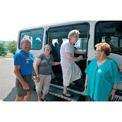 Personnes âgées Des virées en minibus