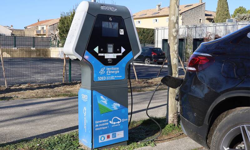 Voiture électrique Des bornes trop rares, trop chères et trop souvent hors service