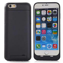Les coques intégrant une batterie externe constituent une solution plus ergonomique pour recharger un modèle précis de smartphone, ici l’iPhone 6. Image
