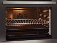 Cuisinière équipée d'un four à chaleur tournante Image