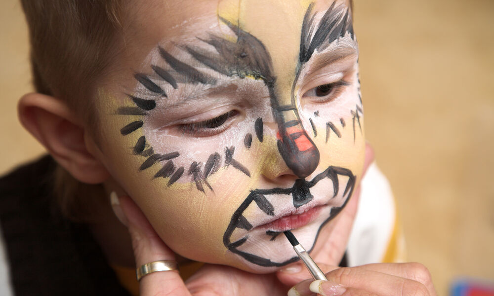Maquillage pour enfants : les précautions à prendre - Sciences et Avenir