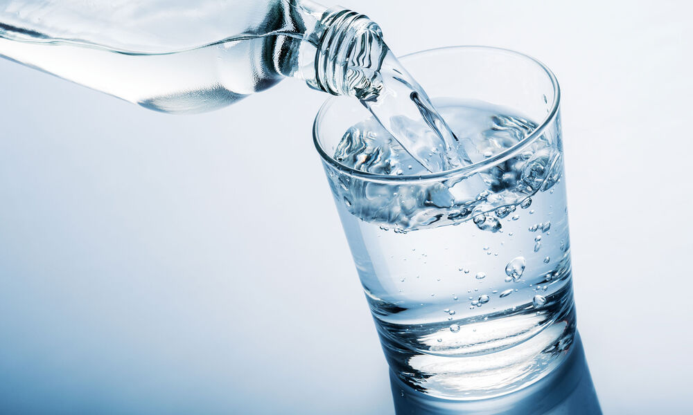Eau du robinet ou eau en bouteille : comment choisir