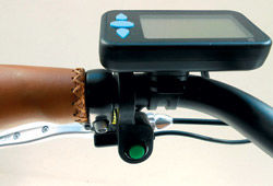 Exemple de console placée sur un vélo électrique. Assistance au démarrage vélo électrique
