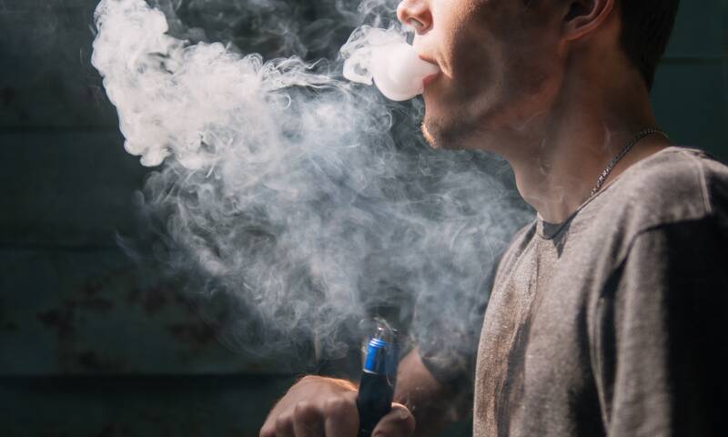 Cigarette électronique Le vapotage conseillé seulement en sevrage tabagique